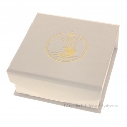 Białe eleganckie pudełko chrzest bierzmowanie magnes 7cm